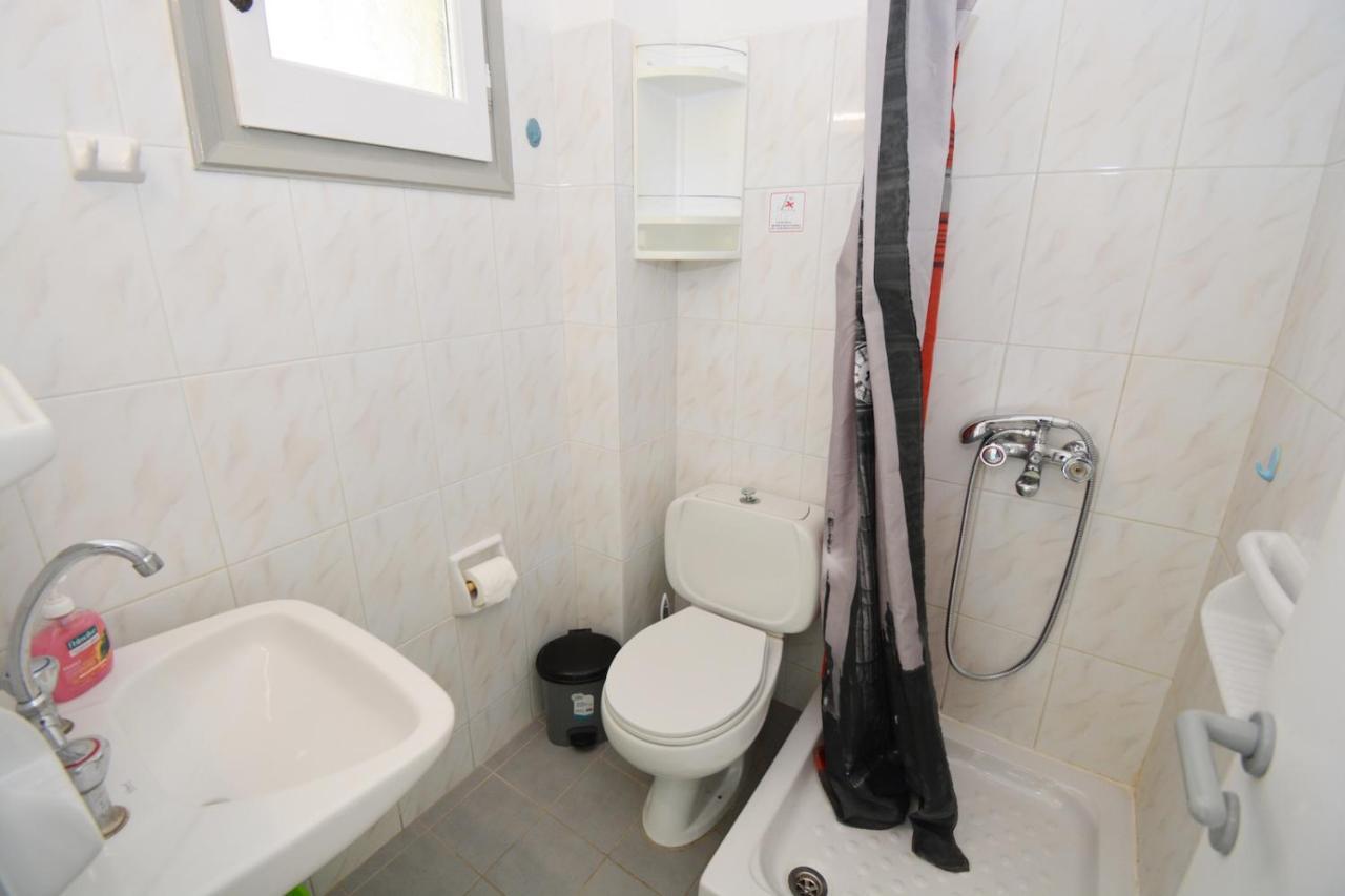 Dolphin Apt & Studios -Near The Beach Roda (Corfu)