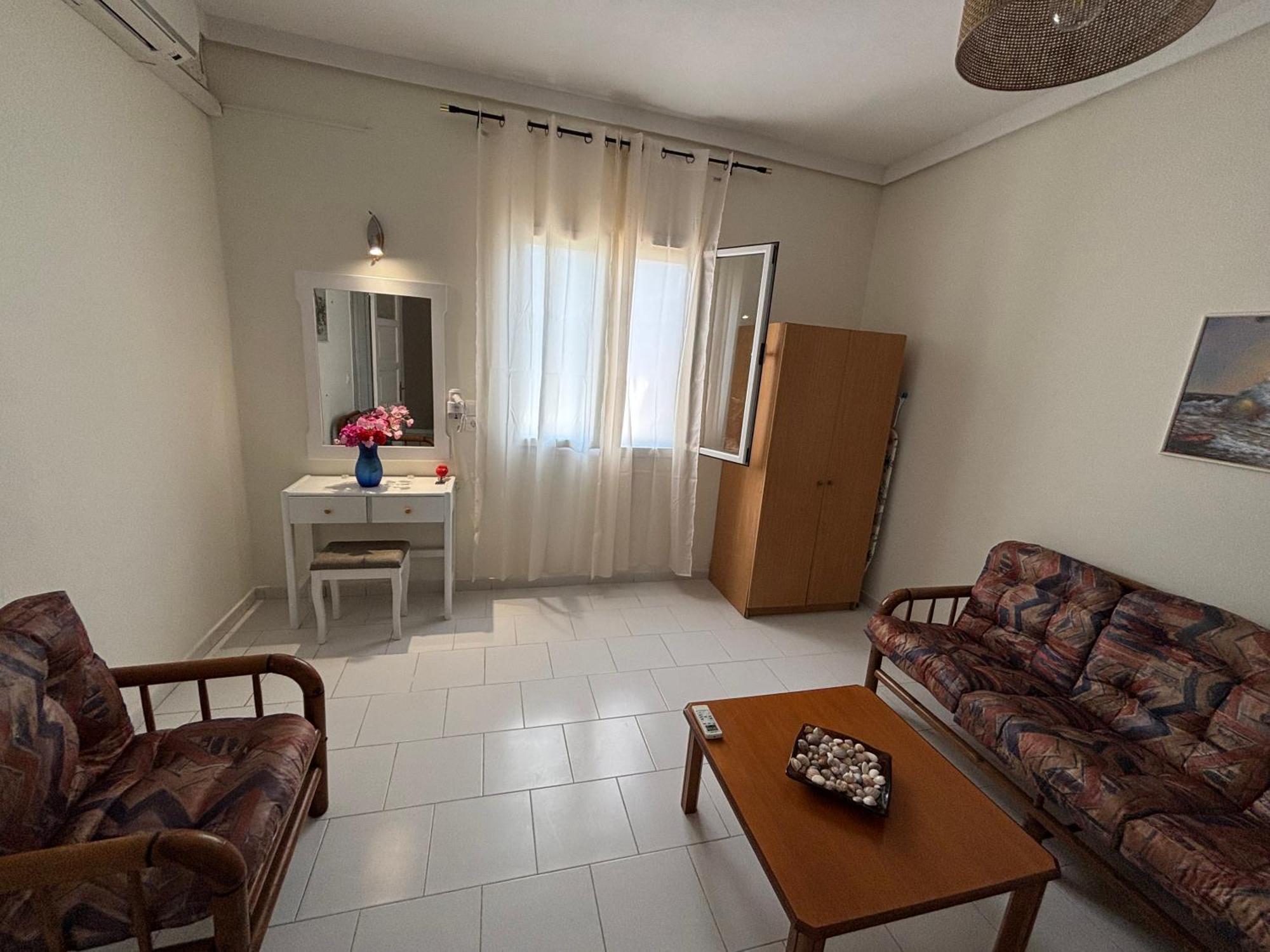 Dolphin Apt & Studios -Near The Beach דירה