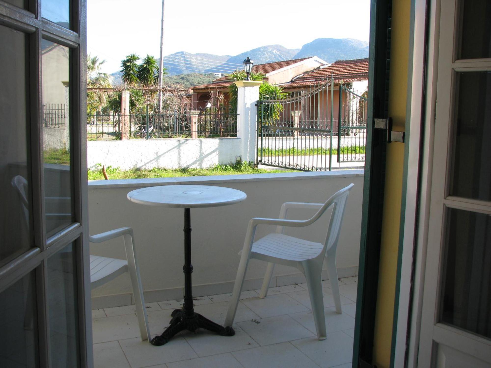 Dolphin Apt & Studios -Near The Beach